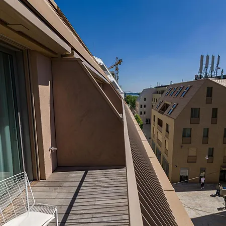 Olive-riverside-city Center-castle-aircondition-self Check-in Διαμέρισμα